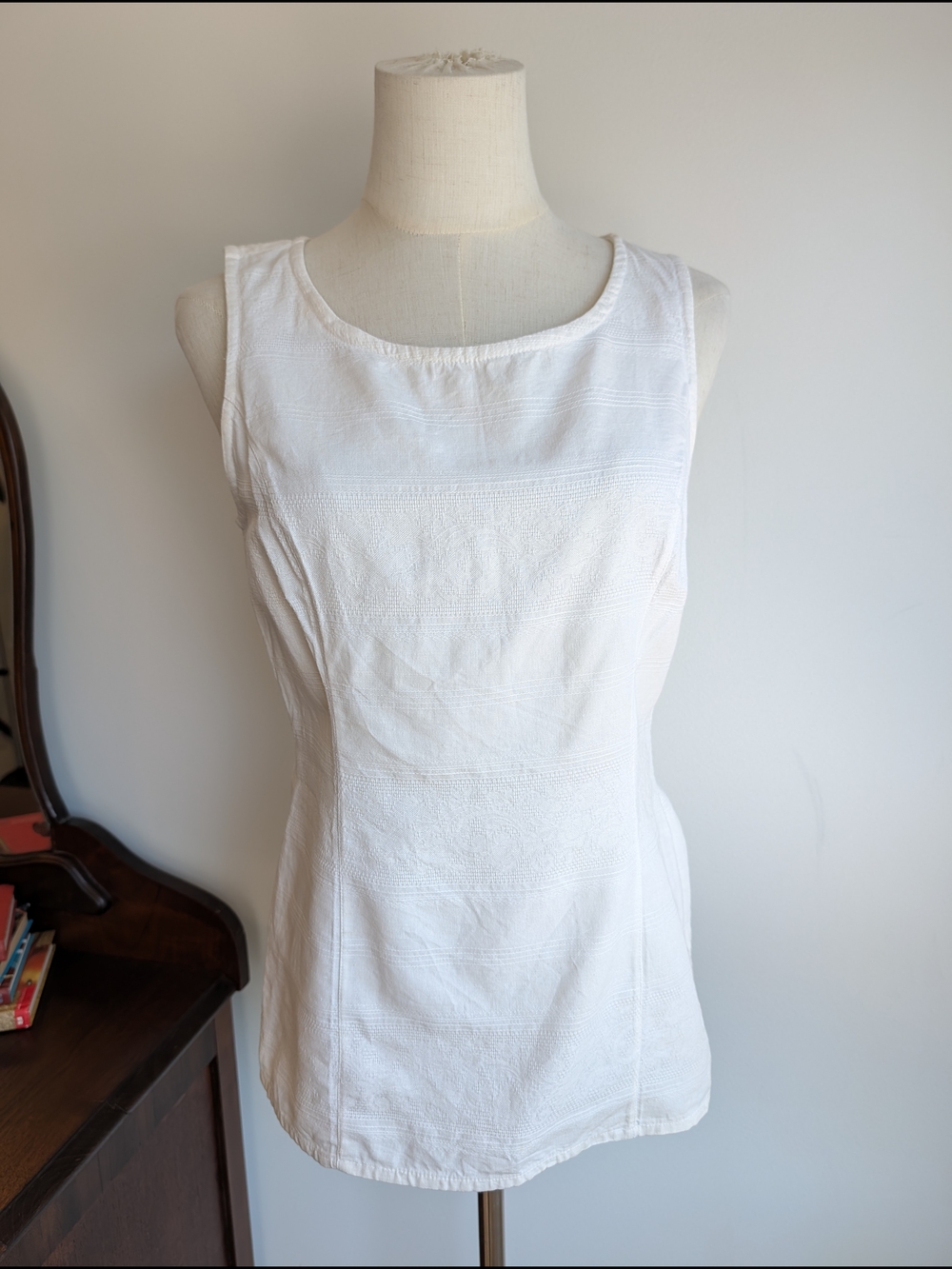 Sisley White Cotton/Linen Blend Textured Scoop Neck Tank